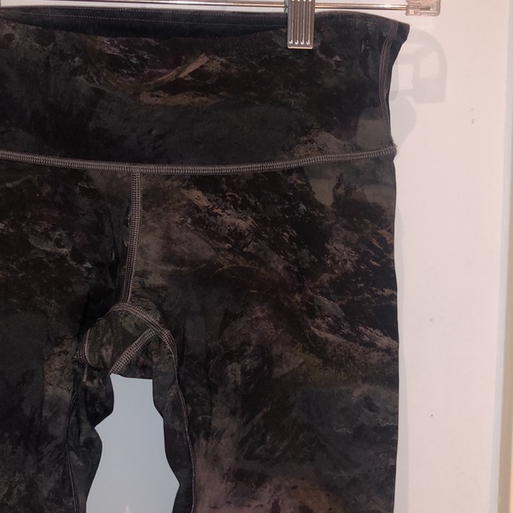 LuLuLemon leggings multicolor low rise size 4.  25”. - Picture 2 of 5